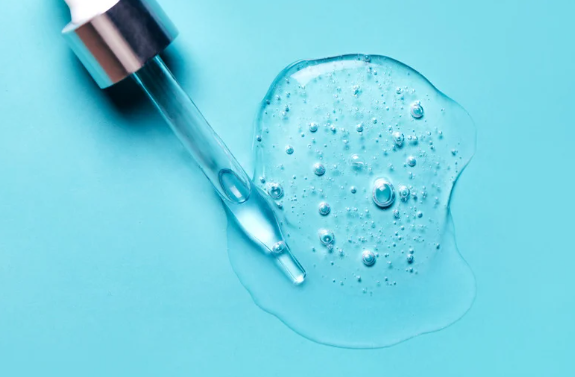 Acide hyaluronique : pourquoi c'est l'ingrédient star de toute routine visage