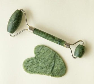 Comment utiliser un gua sha pour réduire l'apparence du double menton ?