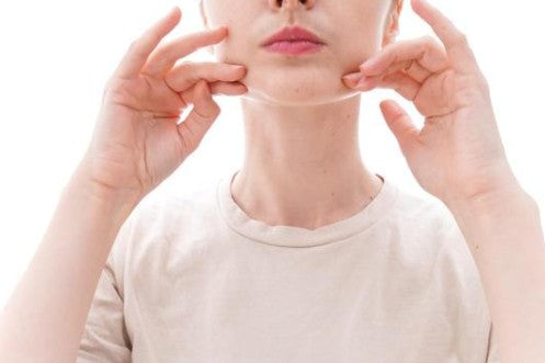 Peut-on vraiment réduire l'apparence du double menton sans chirurgie ? Ce qu'il faut savoir